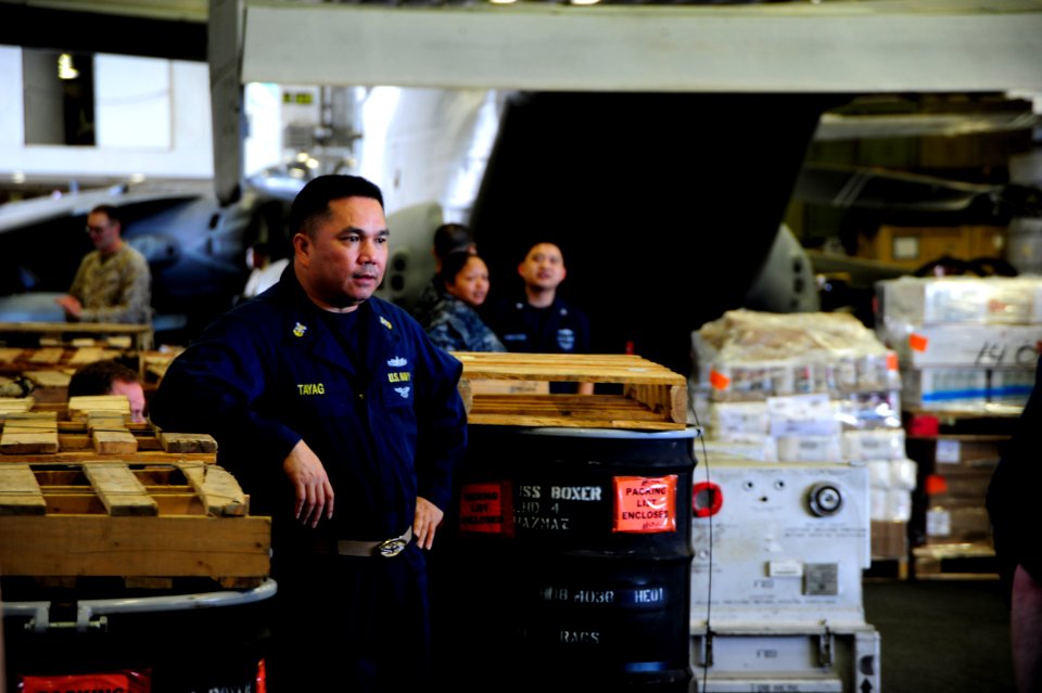 USS BOXER (LHD 4) 140207-N-SS492-137 (12382101063)