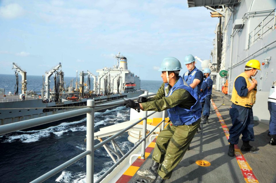 USS BOXER (LHD 4) 140129-N-QP351-077 (12339570244)