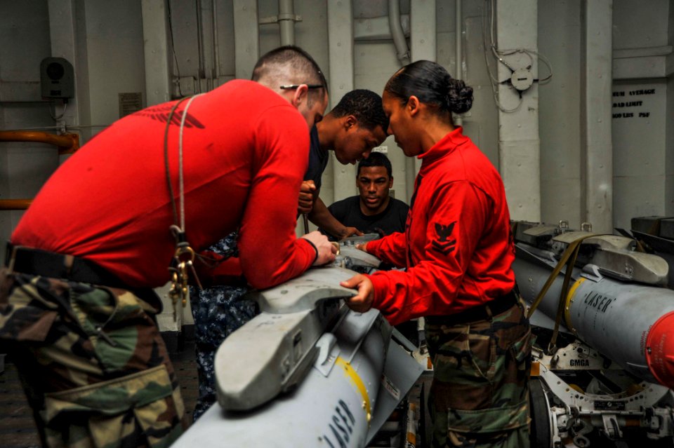 USS BOXER (LHD 4) 140121-N-GM561-225 (12146708714)