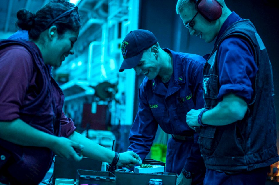USS BOXER (LHD 4) 140204-N-JP249-012 (12337966804)