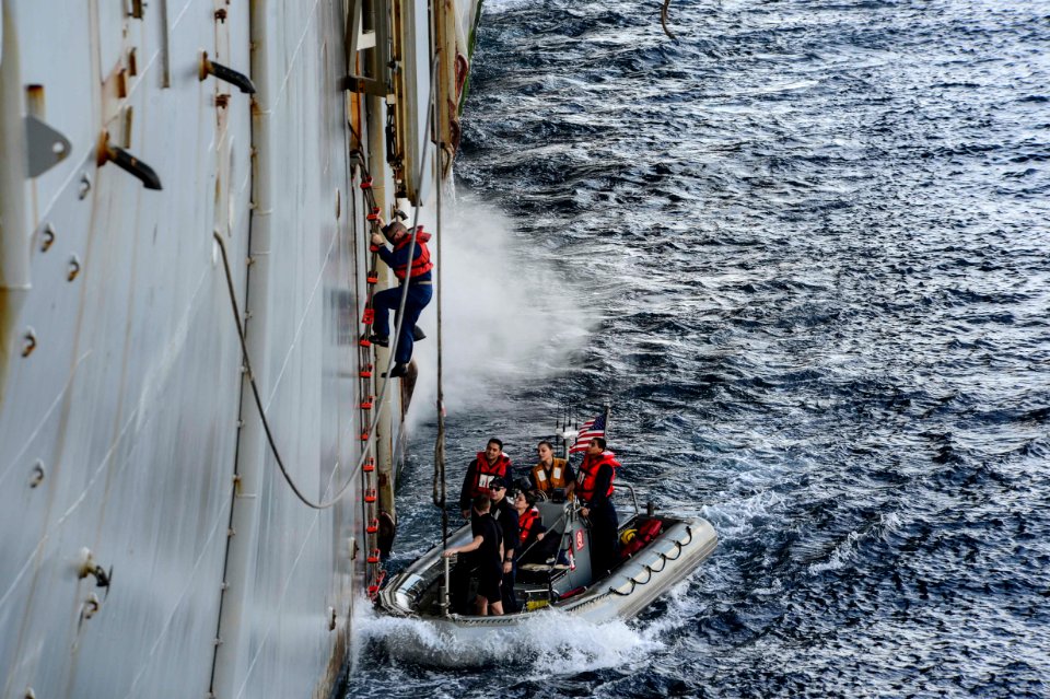 USS BOXER (LHD 4) 140201-N-VO234-318 (12315406605)