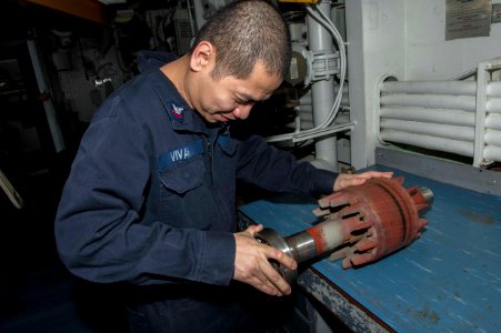USS BOXER (LHD 4) 140127-N-VO234-010 (12315603983)