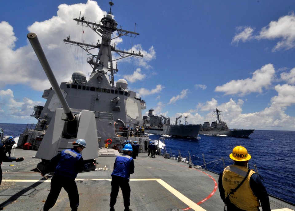 US Navy 090613-N-2638R-004 The Arleigh Burke-class guided-missile destroyer USS Mustin (DDG 89) pulls away from the Military Sealift Command fleet replenishment oiler USNS John Ericsson (T-AO 194)