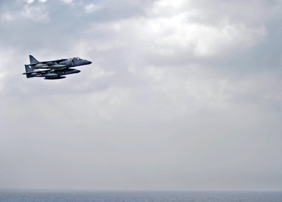 USS BOXER (LHD 4) 140108-N-PZ713-180 (11902948446)