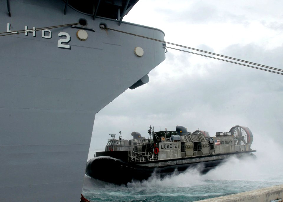 US Navy 090614-N-9950J-107 Landing Craft, Air Cushion (LCAC) 21, of Assault Craft Unit Five (ACU-5), Det. Western Pacific, enters the well deck of the forward-deployed amphibious assault ship USS Essex (LHD 2)