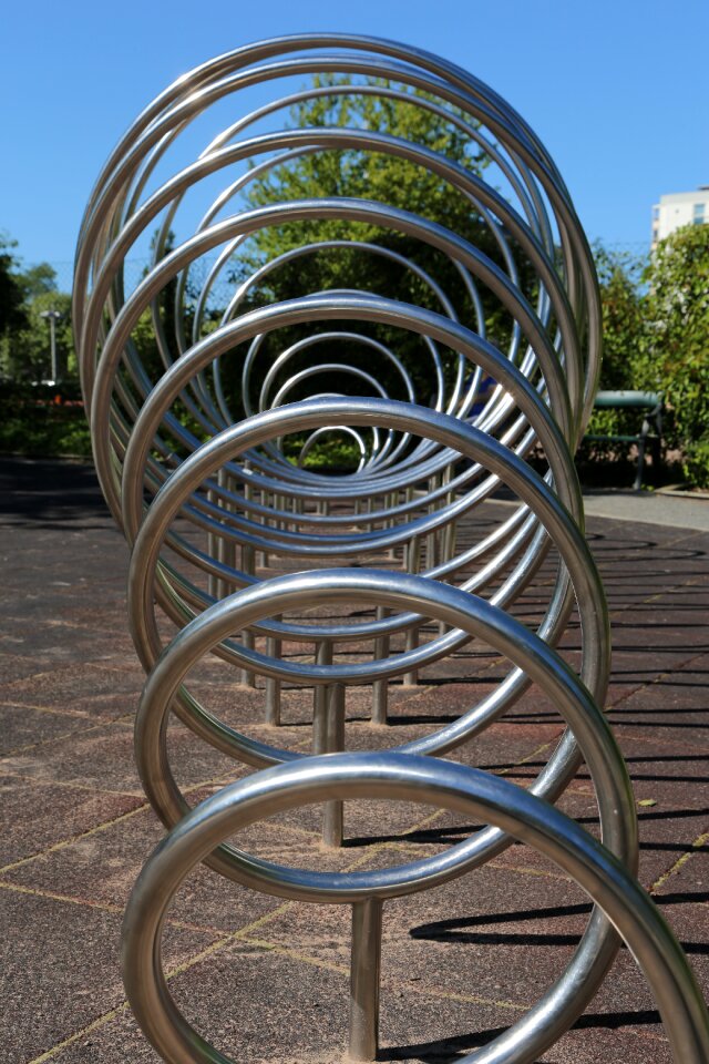 Chrome spiral circle