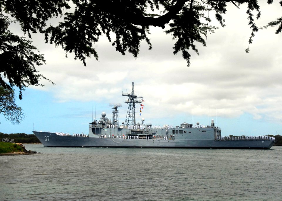US Navy 090615-N-8539M-148 The Oliver Hazard Perry class guided missile frigate USS Crommelin (FFG 37) departs Pearl Harbor in support of the Mid- Pacific Surface Combatant Operational Employment program