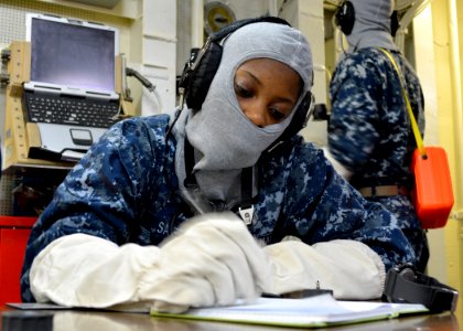 USS BOXER (LHD 4) 140110-N-PZ713-104 (12167077064)
