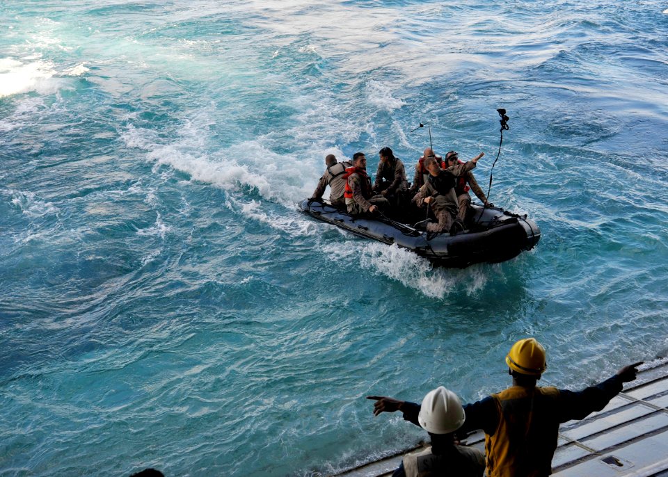 USS BOXER (LHD 4) 140104-N-PZ713-248 (11902520854)