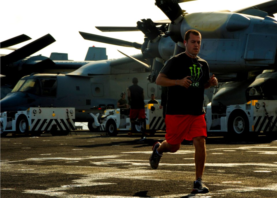 USS BOXER (LHD 4) 140107-N-PZ713-251 (11902516824)