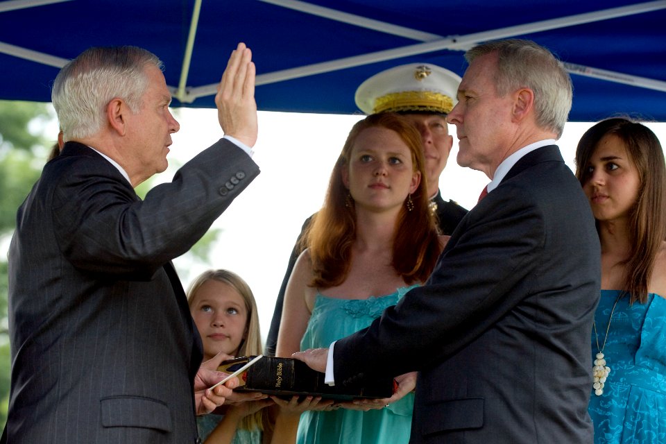 US Navy 090618-N-0696M-172 Secretary of Defense Robert M. Gates administers the Oath of Office to Ray Mabus during the swearing-in ceremony for Mabus, the 75th Secretary of the Navy