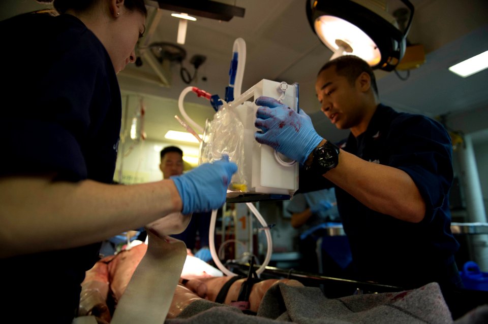 USS BOXER (LHD 4) 140105-N-JP249-059 (11815437153)