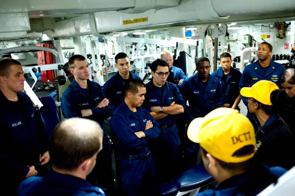 USS BOXER (LHD 4) 131221-N-SS492-089 (11490324914)