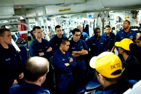 USS BOXER (LHD 4) 131221-N-SS492-089 (11490324914)