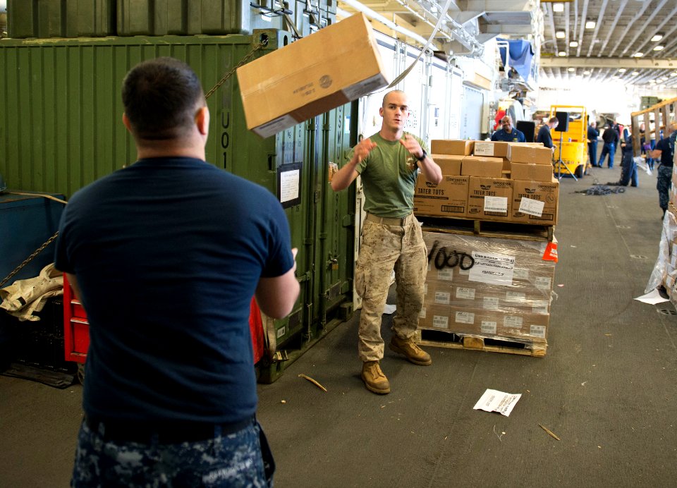 USS BOXER (LHD 4) 131224-N-JP249-069 (11704725486)
