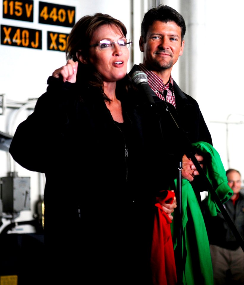 US Navy 090622-N-9928E-123 Alaska Gov. Sarah Palin, left, and her husband, Todd Palin, address the crew of the aircraft carrier USS John C. Stennis (CVN 74) (cropped1)
