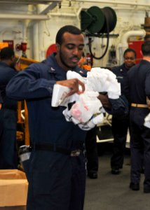 USS BOXER (LHD 4) 131221-N-OQ305-053 (11490340434)