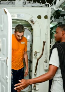 USS BOXER (LHD 4) 131228-N-OQ305-115 (11704264703)