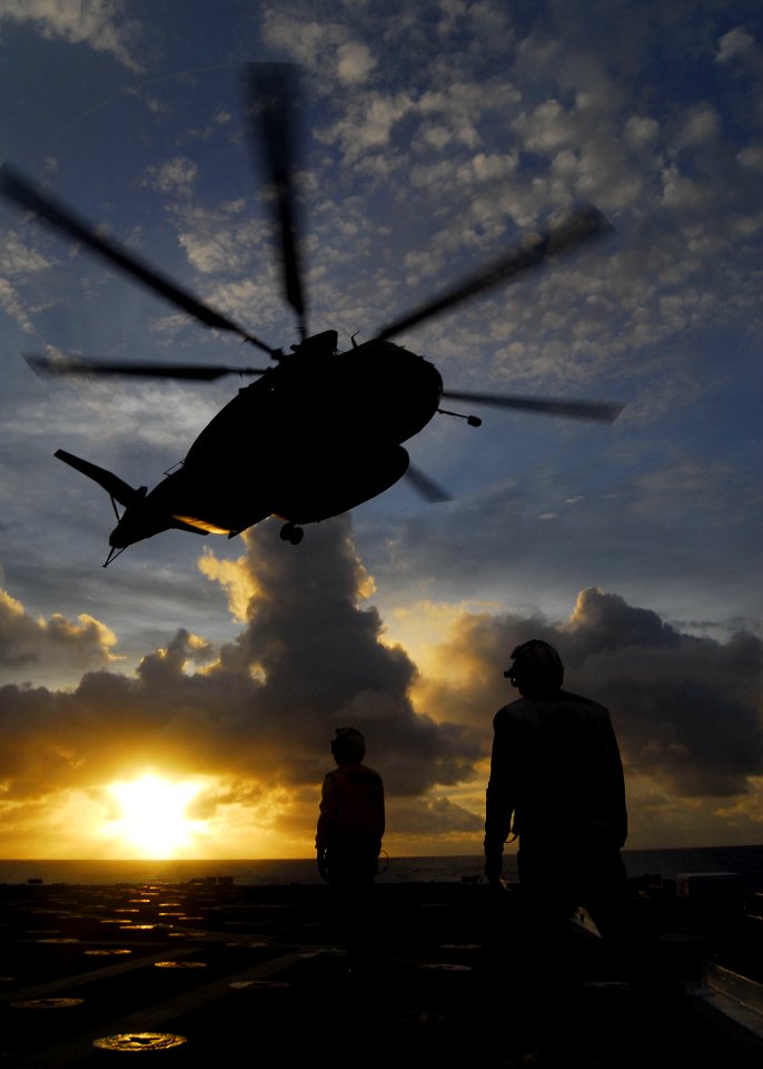US Navy 090620-N-5538K-408 Aviation Boatswain's Mate 3rd Class Kevin A. Bourne watches an MH-53E Sea Dragon helicopter attempt a second landing