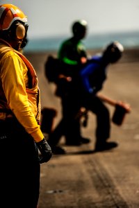 USS BOXER (LHD 4) 131216-N-SV688-235 (11418142933)