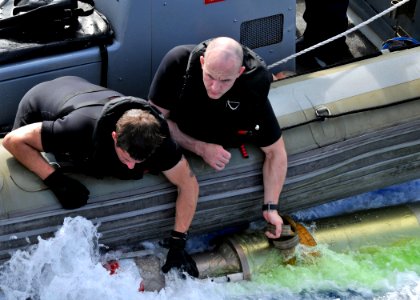 US Navy 090622-N-2638R-003 SAR swimmers secure an MK-46 recoverable exercise torpedo to a rigid hull inflatable boat