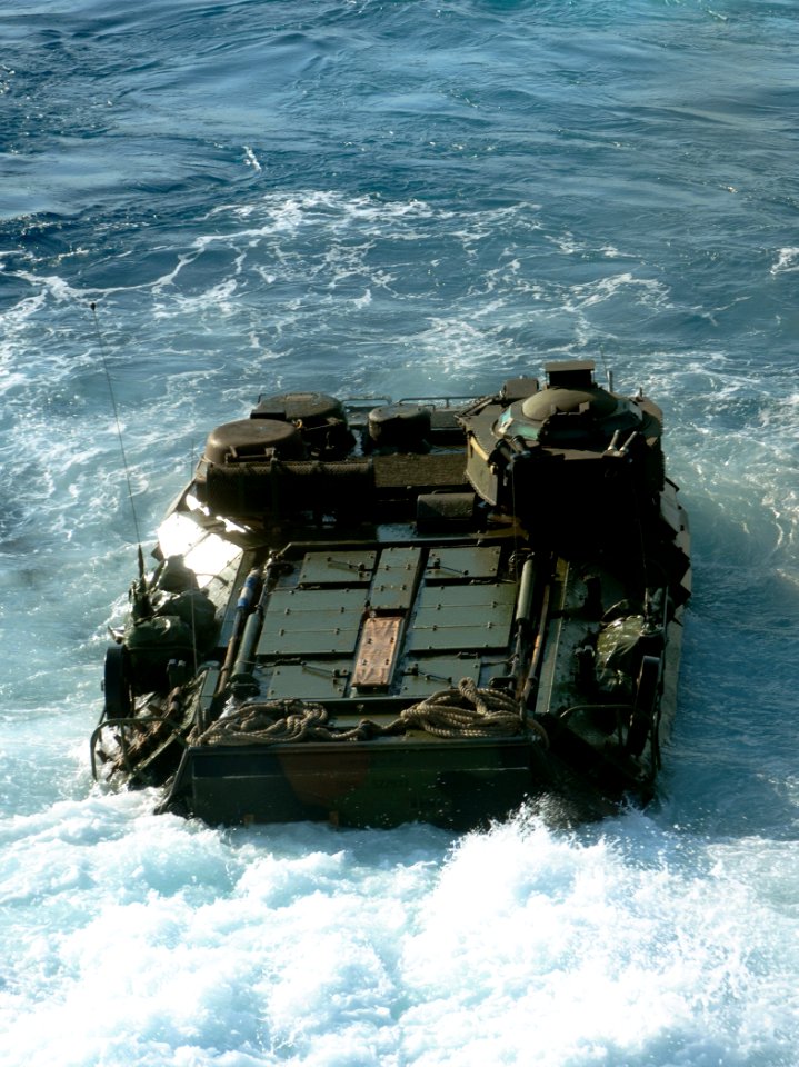 US Navy 090624-N-1831S-103 Amphibious assault vehicles from USS Fort McHenry (LSD 43), transit the Red Sea to conduct a bilateral training exercises