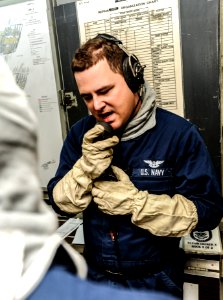 USS BOXER (LHD 4) 131221-N-SV688-141 (11509530464)