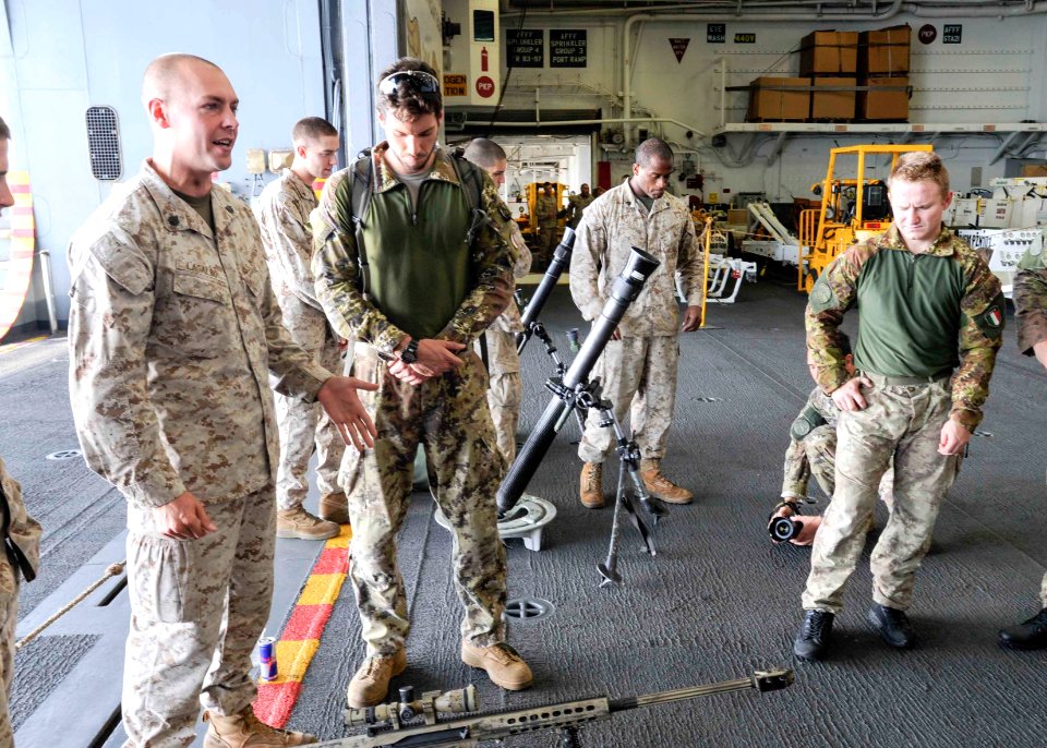 USS BOXER (LHD 4) 131219-N-QP351-228 (12713355365)