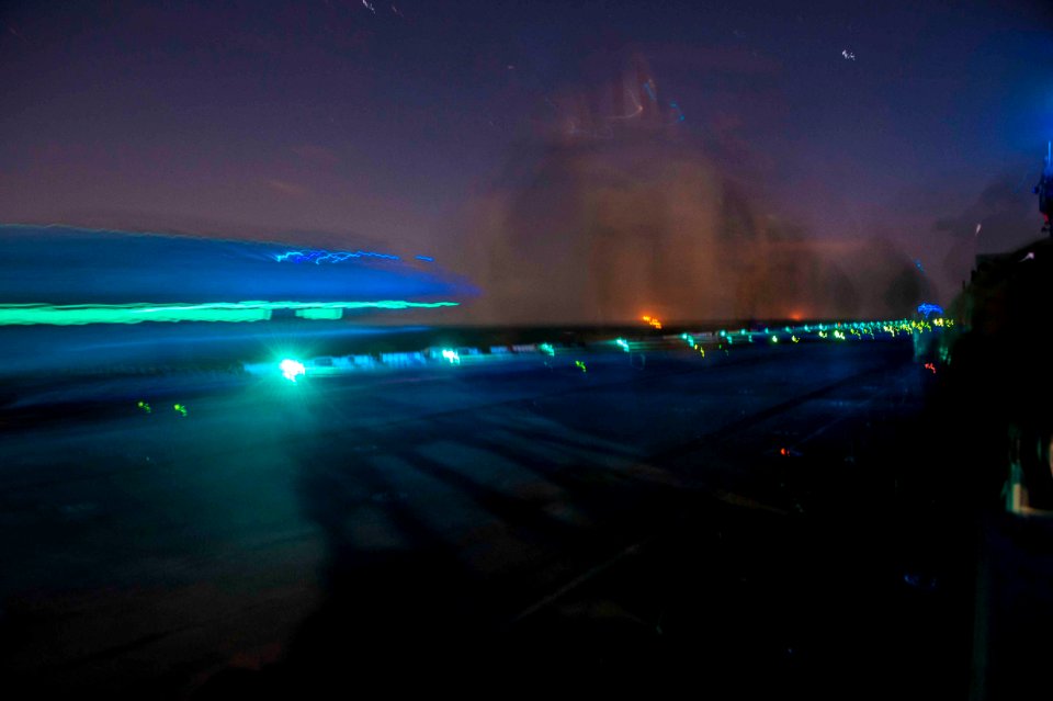 USS BOXER (LHD 4) 131216-N-MK881-059 (11430322136)