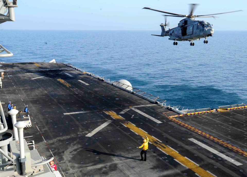 USS BOXER (LHD 4) 131219-N-QP351-011 (12713373165)