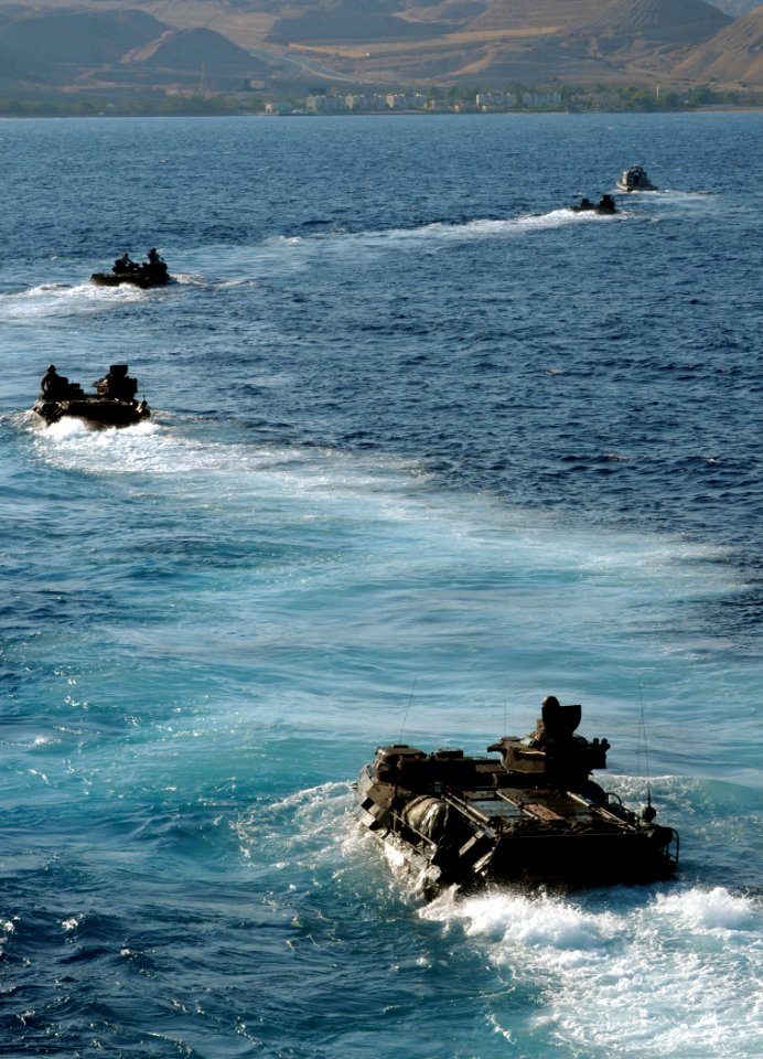 US Navy 090624-N-1831S-096 Amphibious assault vehicles launched from USS Fort McHenry (LSD 43)