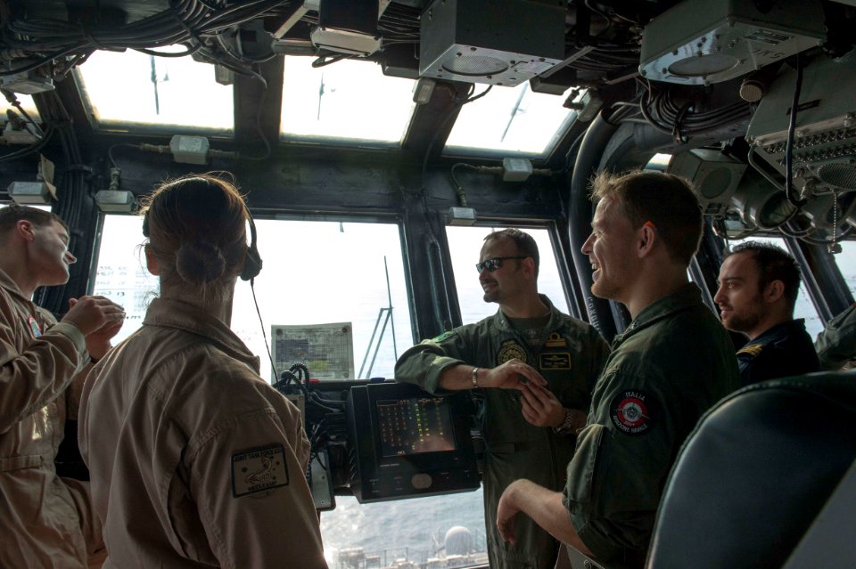 USS BOXER (LHD 4) 131219-N-JP249-147 (12713375475)
