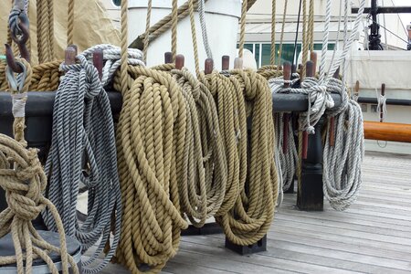 Twisted ropes sailing vessel dew