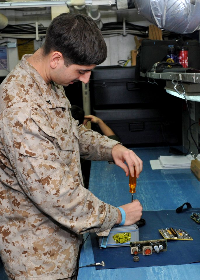 USS BOXER (LHD 4) 131130-N-OQ305-039 (11201797693)