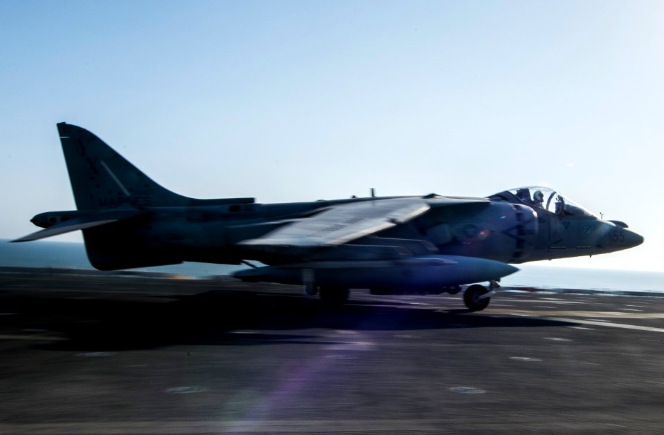 USS BOXER (LHD 4) 131214-N-JP249-026 (11397445313)
