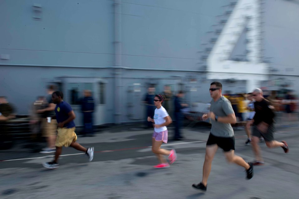 USS BOXER (LHD 4) 131013-N-VO234-049 (10287639114)
