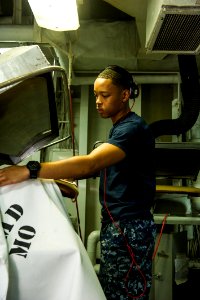 USS BOXER (LHD 4) 131109-N-SV688-020 (10835718004)