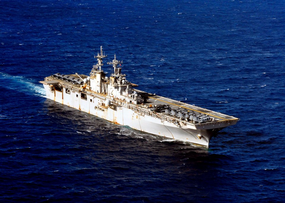 US Navy 090710-N-9950J-109 The amphibious assault ship USS Essex (LHD 2) transits the Coral Sea during force integrated training in preparation for exercise Talisman Saber 2009