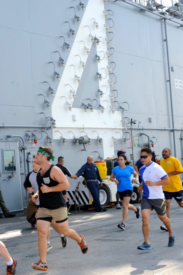 USS BOXER (LHD 4) 131012-N-SS492-069 (10286296853)