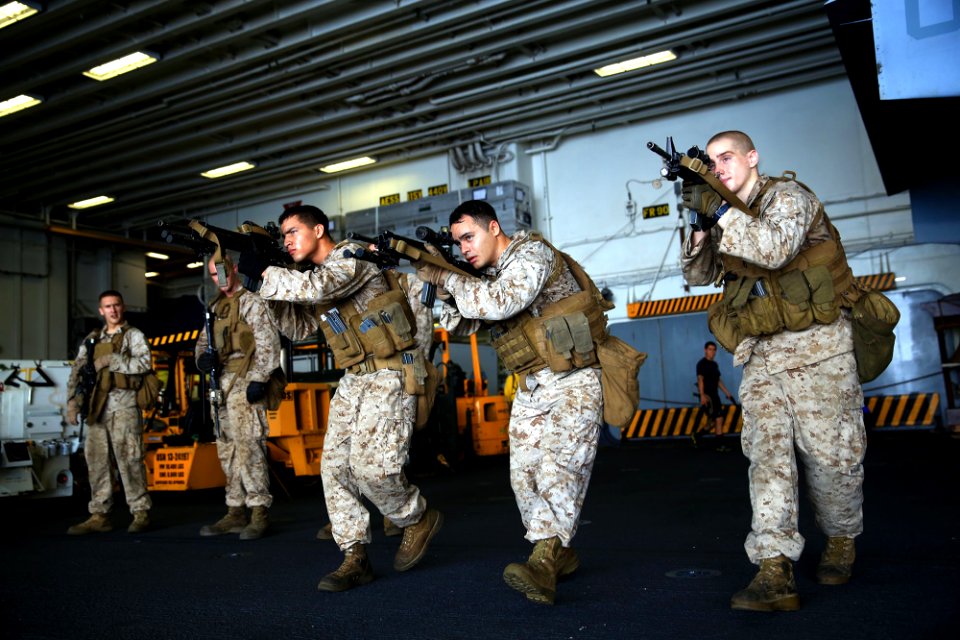 USS Boxer (LHD 4) 131017-M-KW153-022 (10343493463)