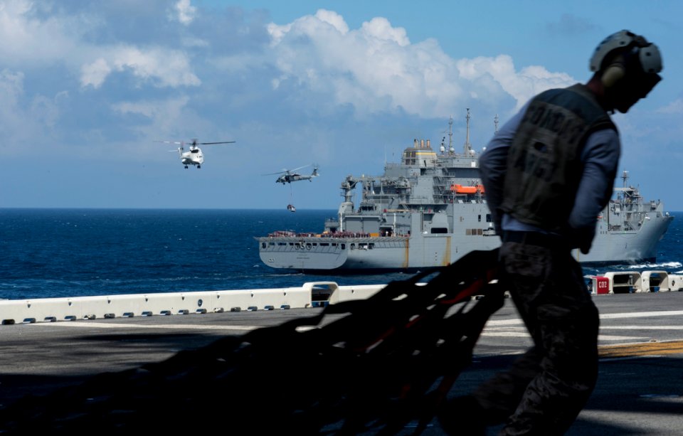 USS BOXER (LHD 4) 131014-N-JP249-196 (10287632194)