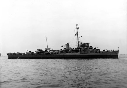 USS Booth (DE-170) off the New York Naval Shipyard on 26 April 1944 (19-N-71078)