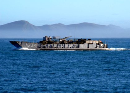 US Navy 090713-N-6692A-057 Landing craft utility (LCU) 1634 transports Sailors assigned to Beach Master Unit (MBU) 1 and Marines from the 31st Marine Expeditionary Unit (31st MEU) to Freshwater Beach in Townsend, Australia