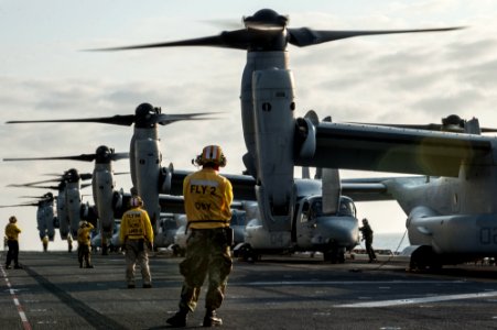 USS Bonhomme Richard, Preparations to board and launch an MV-22 150319-N-UF697-262