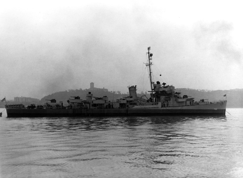 USS Borum (DE-790) anchored off New York City on 26 October 1945 (NH 79820-A)