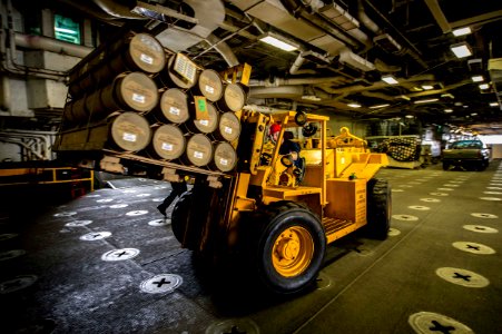 USS Bonhomme Richard takes on ammunition. (9067638787)