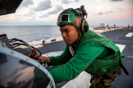 USS Bonhomme Richard, On the flight deck 150211-N-UF697-023