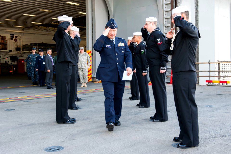 USS Bonhomme Richard tour 131122-N-BJ178-064