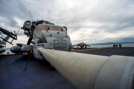 USS Bonhomme Richard operations 150203-N-UF697-009