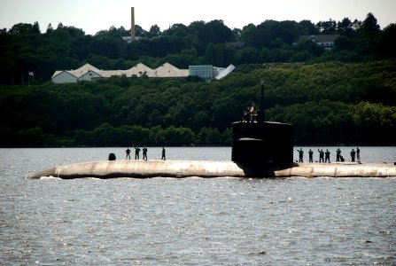 US Navy 090713-N-3090M-050 The Los Angeles-class attack submarine USS Philadelphia (SSN 690) transits the Thames River to start her final deployment photo